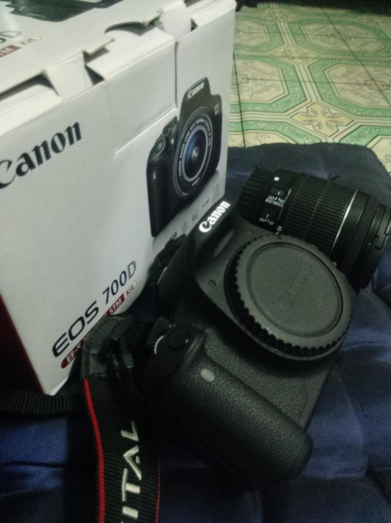 Canon 700D+18-55mm STM -mới 100%  Made in Japan chi vua khuy hop