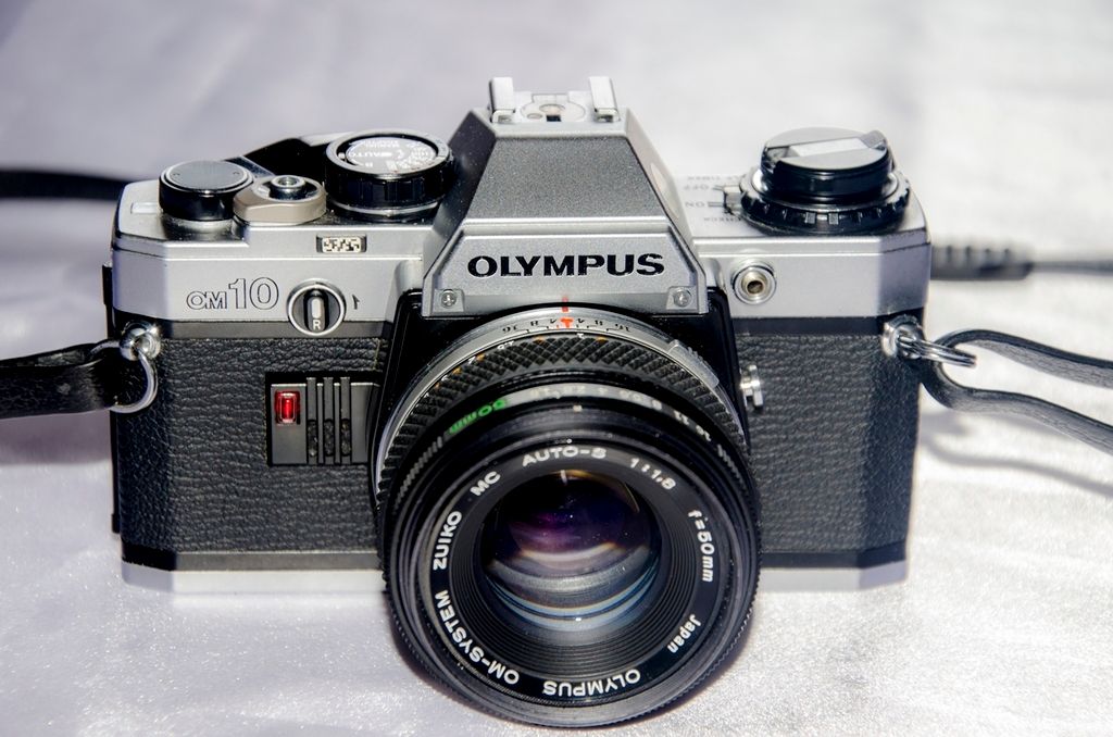 VINTAGE ANTIQUE OLYMPUS JAPAN OM10 SLR CAMERA, INTRODUCED 1979 (Penang