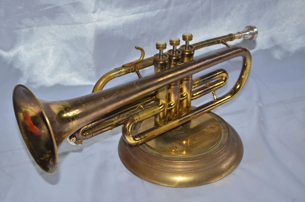 ANTIQUE VINTAGE BRASS PAN AMERICAN, USA, TRUMPET WITH STAND (Penang